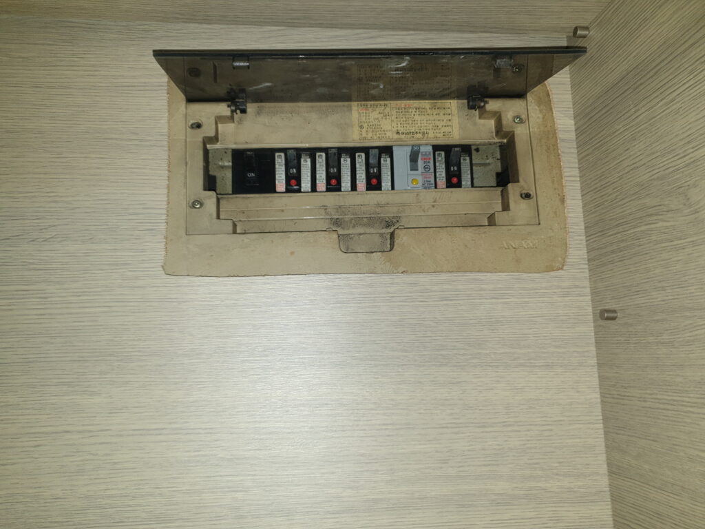 도화동 전기 누전 수리 메인 차단기 내려감 교체 및 인덕션 배선 콘센트 증설 분전반 공사